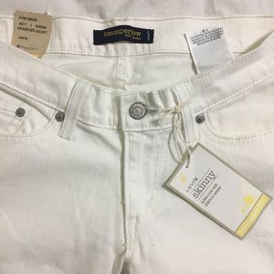 Size 7, 524 Levi's. White, Too Super Low Skinny